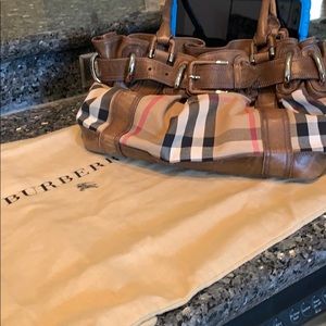 Burberry purse